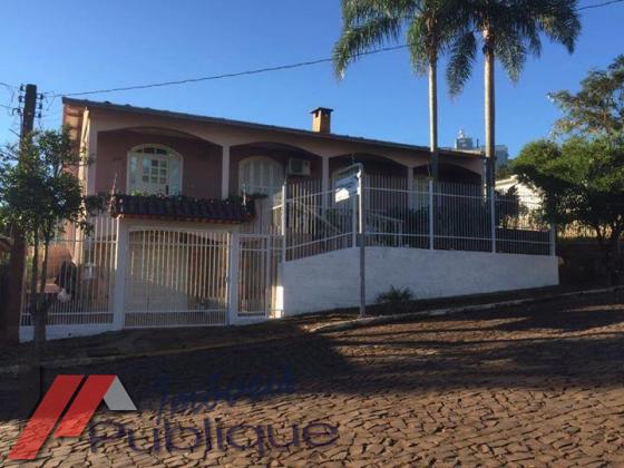 LINDA CASA EM ALVENARIA Á VENDA COM 156 M